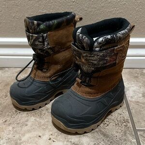 SOLD ON FB - Ozark Trail toddler boots